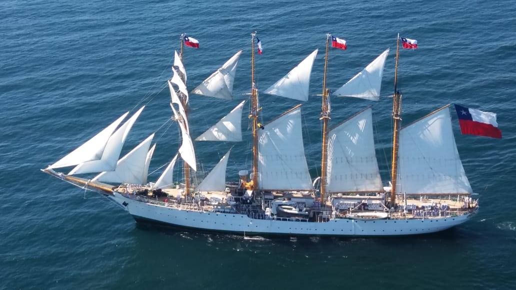 Navegue pela História: Navio-Escola Esmeralda atraca em Salvador!