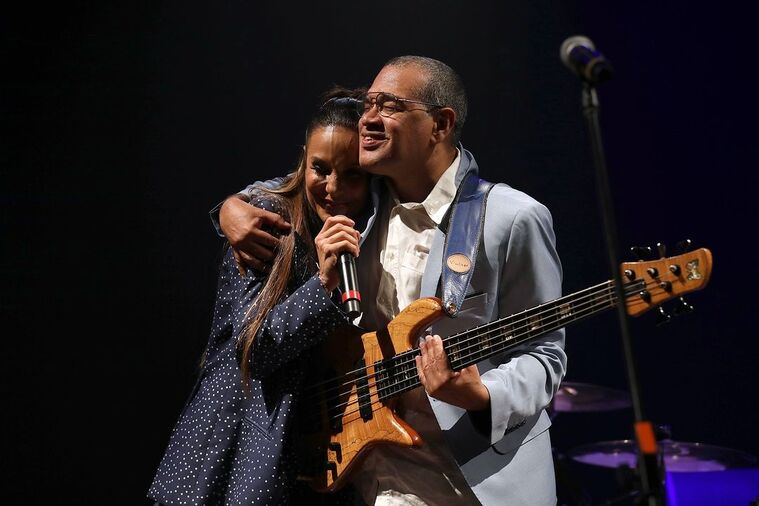 Ivete Sangalo Arrasa em Participação Surpresa no Show de Luciano Calazans