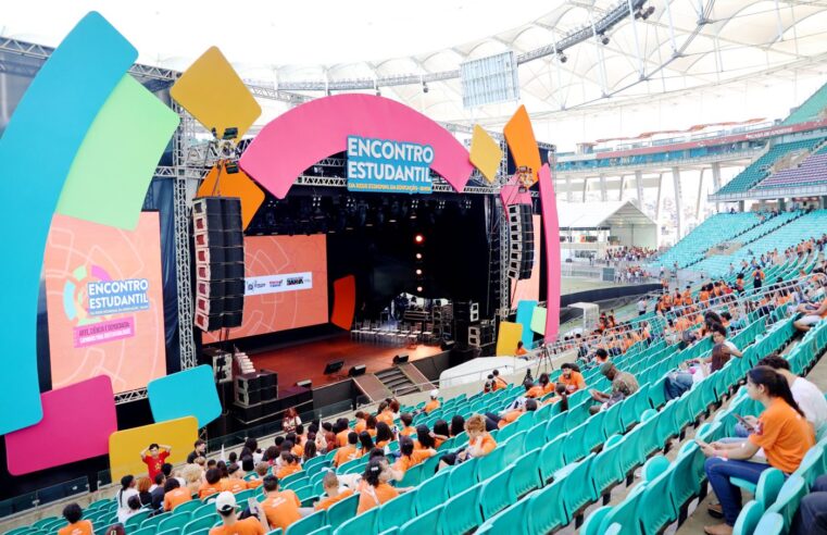 Mais de 7 mil estudantes e professores celebram a educação na Arena Fonte Nova.