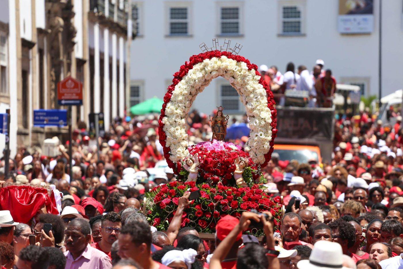 Festas Populares de Salvador: Fé, Tradição e Alegria na Bahia